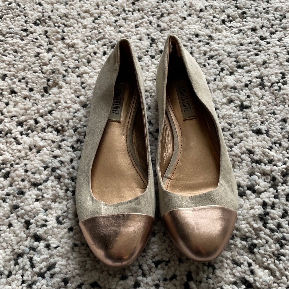 Jennifer Lopez Round Toe Metallic Flats